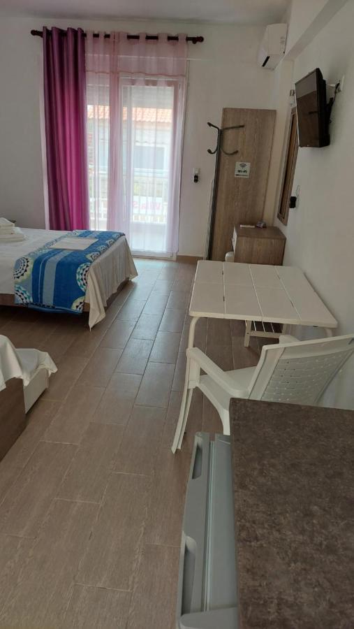 Villa Sevi Vrasná Екстериор снимка